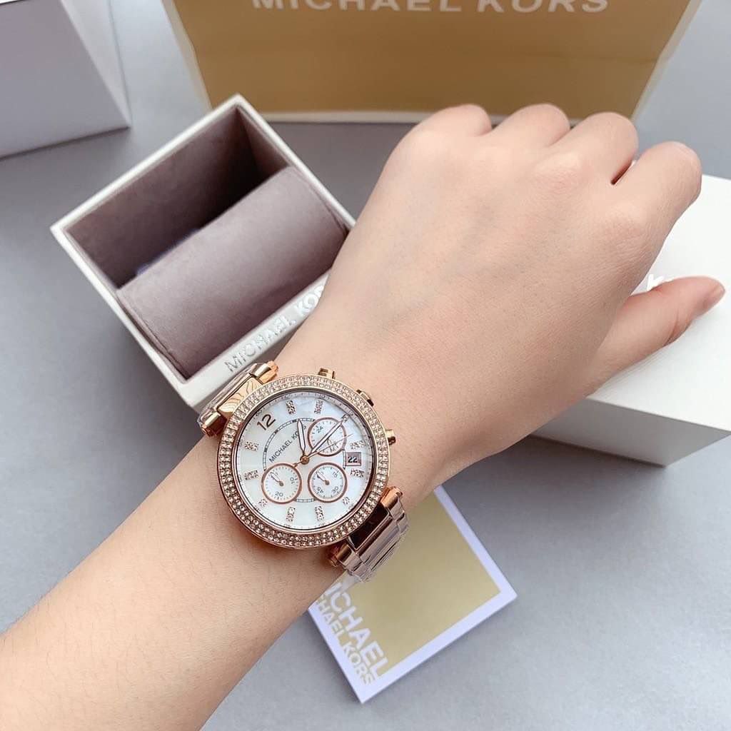 Michael Kors Luxury Gold Stylish Elegant