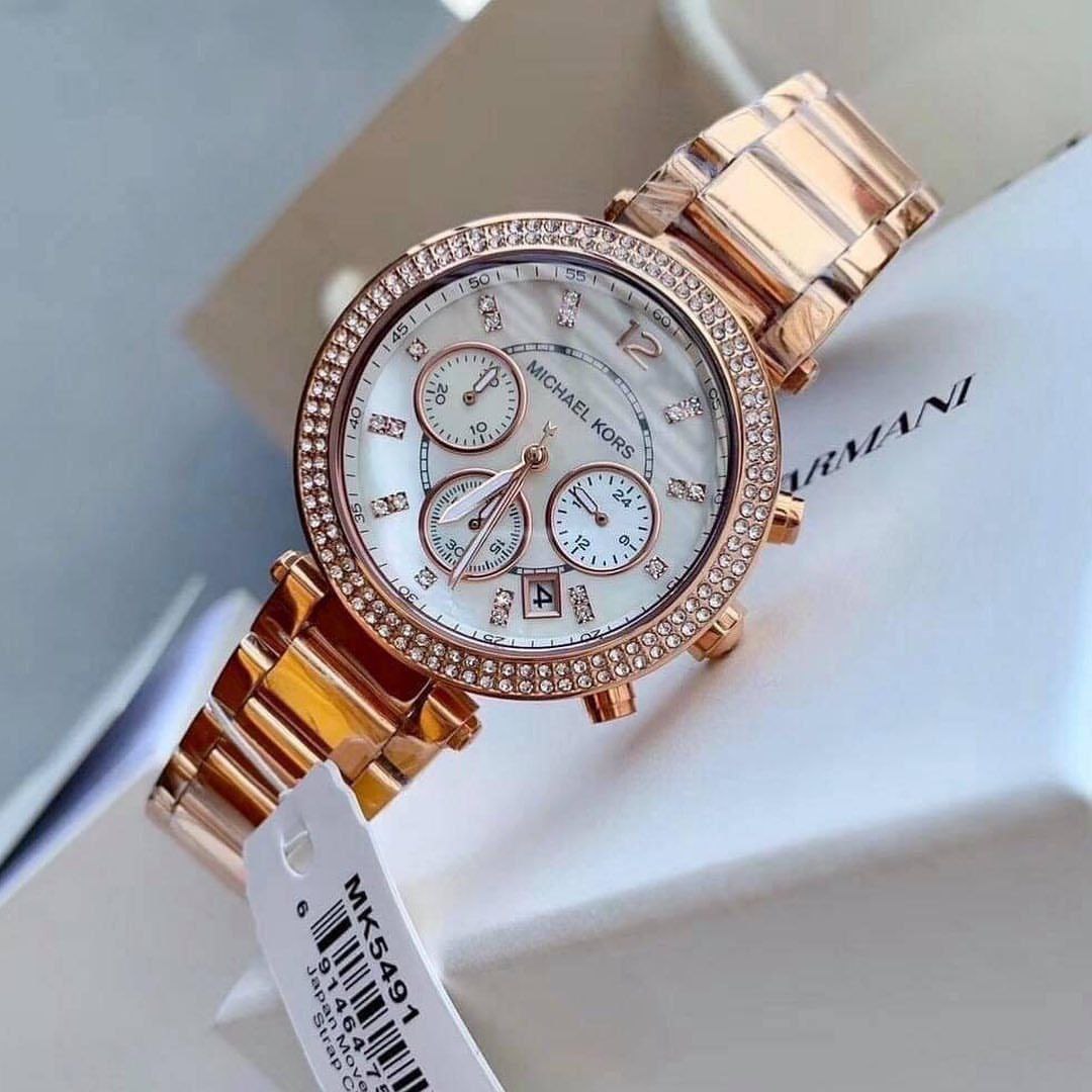 Michael Kors Luxury Gold Stylish Elegant