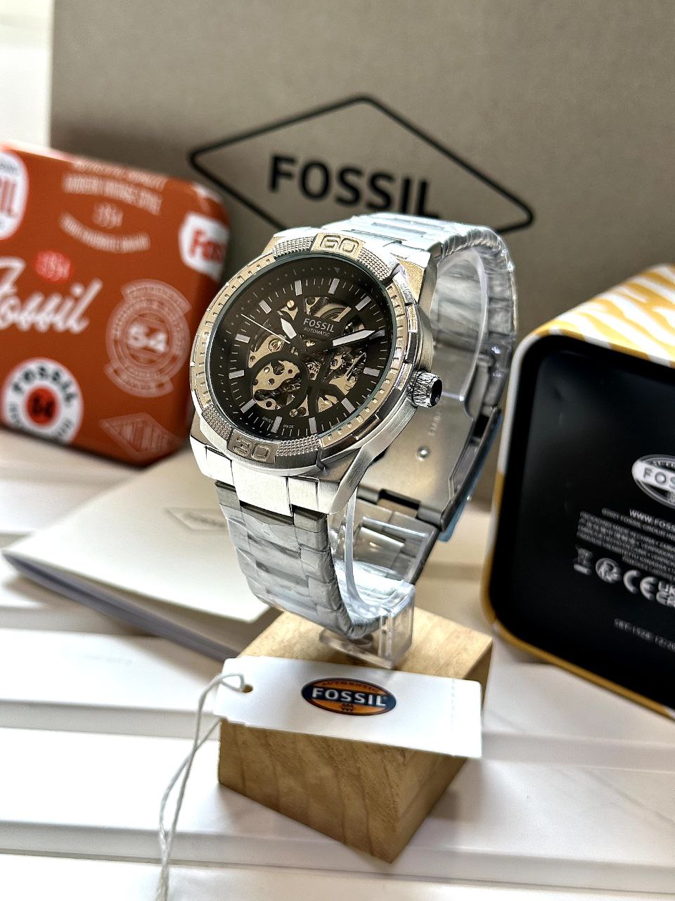 Daring and complex inside and out, our new motion-powered automatic Modern Machine makes an unforgettable impression on your outfit