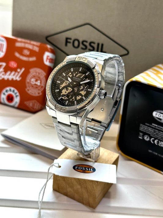 Daring and complex inside and out, our new motion-powered automatic Modern Machine makes an unforgettable impression on your outfit