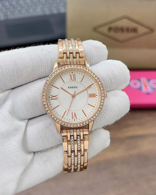 The Fossil Jacqueline Collection is a comfortable-to-wear women's watch