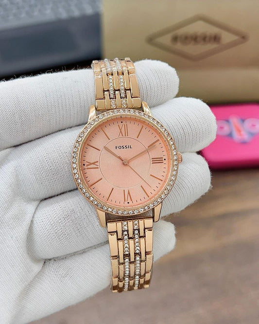 The Fossil Jacqueline Collection is a comfortable-to-wear women's watch