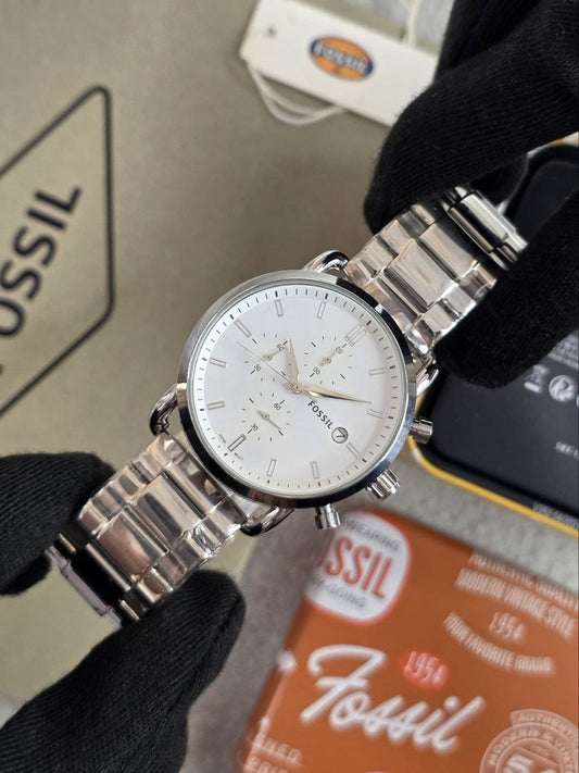 Fossil Commuter White Satin Chronograph Collection, this watch has a timeless design which perfectly accompanies every man's style