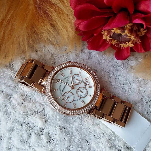 Michael Kors Luxury Gold Stylish Elegant
